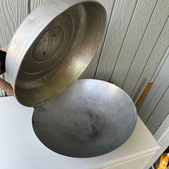 Vintage Large Carbon Steel Wok w/ Lid & Wooden Handle 20” Round Bottom - Picture 4 of 6